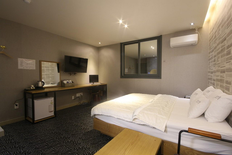 Bedroom 2, Busan Songdo Pinehill, Saha