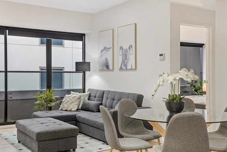 Others 5, Executive Unit with Pool and Gym near Riverfront, Melbourne