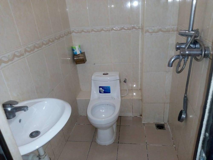 Bathroom, Louis Montfort Grand Resort - Mombasa, Nyali