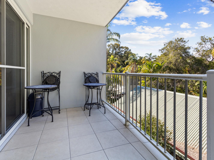 Balcony/terrace 4, Spacious Esplanade Apartment with Rooftop Access, Hervey Bay - Pt A