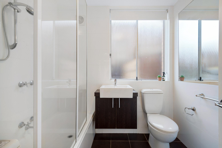 Bathroom 3, Snug St Kilda Apartment with Private Courtyard, Melbourne