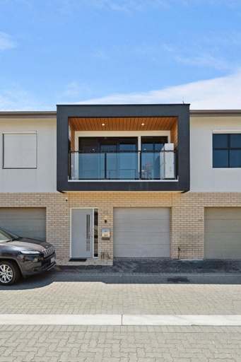 Exterior view 3, Bright 2-Bed Townhouse with Balcony & Garage, Adelaide