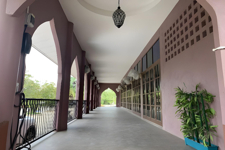 Public Area 2, Busaya Resort & Cuisine, Muang Nakhon Pathom