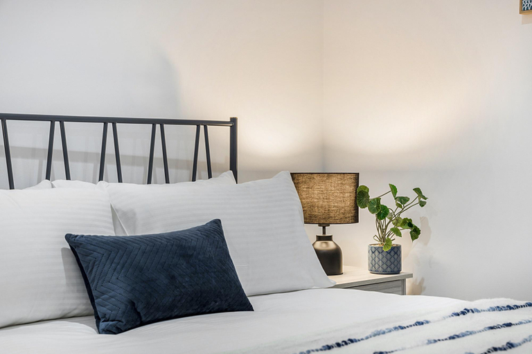 Bedroom 1, Executive Unit with Pool and Gym near Riverfront, Melbourne