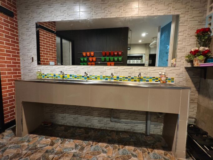 Food & Drinks 5, Check-in My Hostel, Pathum Wan