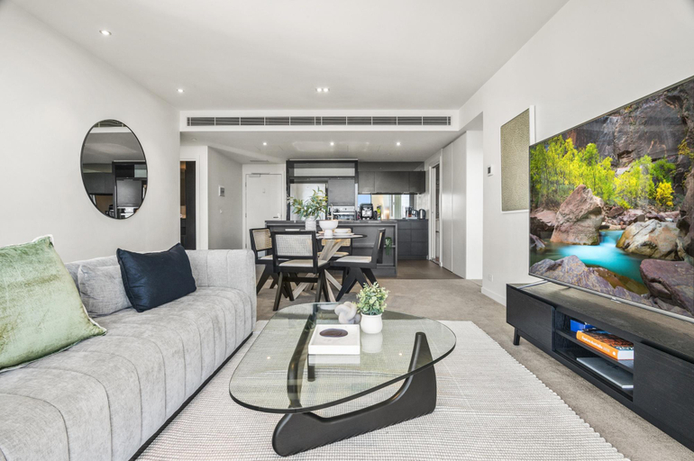 Separate living room 4, Stunning 2-Bed Apartment with Water Views, Melbourne