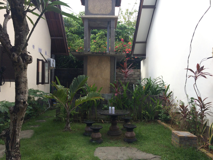 Others 5, Kubu Van Helen, Badung