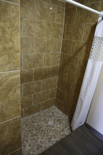 Bathroom 5, Budget Inn, Otero