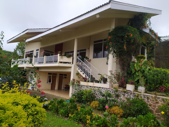 Exterior & Views 1, Villa Fiedo with Mountain View, Malang