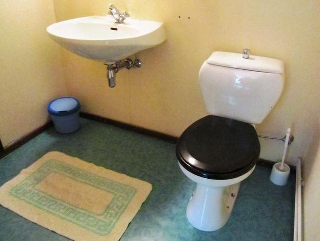 Bathroom 3, Spacious holiday home with roofed terrace, Liège