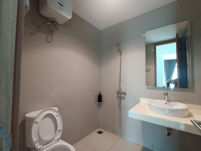Bathroom, Kuro House At Tree Park City, Tangerang