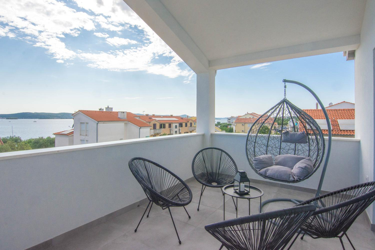 Others 4, Stina, Biograd na Moru