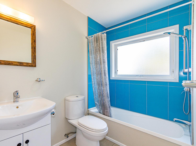 Bathroom 2, Chalet Gryon - Large 3 bedroom with fireplace, Ruapehu