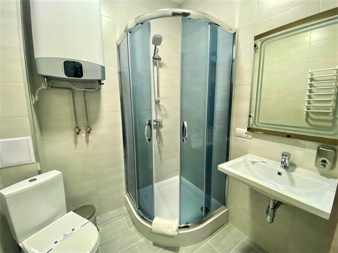 Bathroom 2, Сонячна Квітка, Svaliavs'kyi