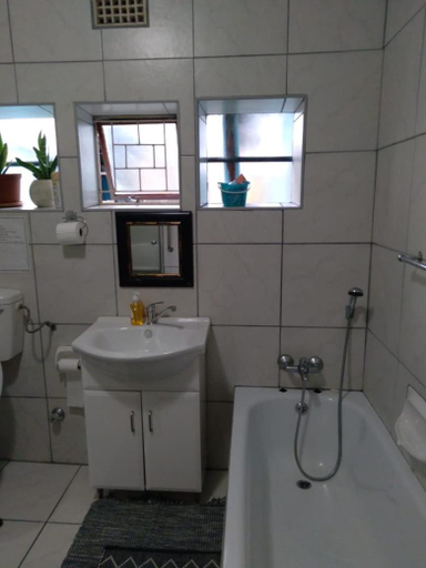 Bathroom 2, LRN Brackenfell Homestay, City of Cape Town