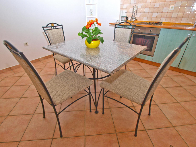 Others 4, Apartment 1346, Pula