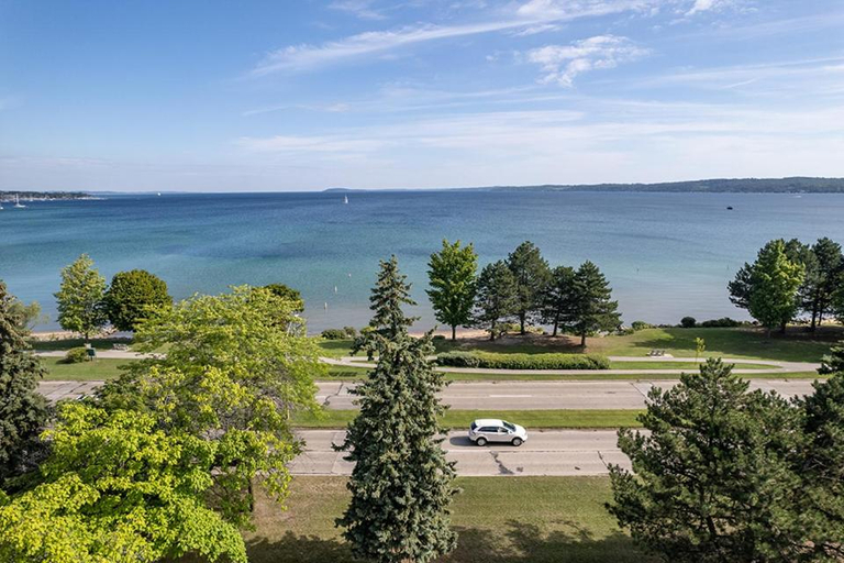 Others 4, Luxury Downtown 2BDR Lake View Penthouse Condo steps to Beach 402W, Grand Traverse