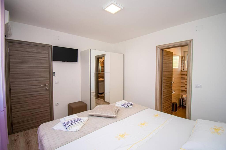 Others 5, Charming Villa with Pool and Jacuzzi, Pula
