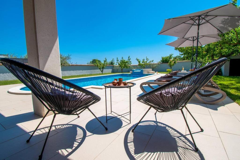 Others 5, Charming Villa with Pool and Jacuzzi, Pula