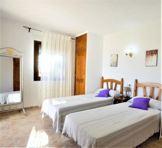 Others 2, Villa- Impala, Alicante