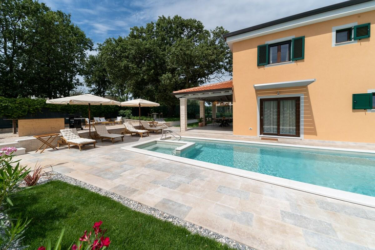 Others 2, Old Oak Villa, Umag