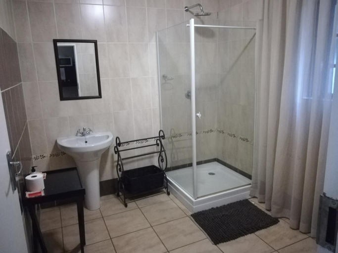 Bathroom, Harties Double Bed 2 Sleeper Room with Shower, Bojanala