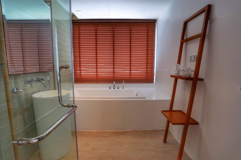 Bathroom 5, Varinah Resort, K. Sam Roi Yot