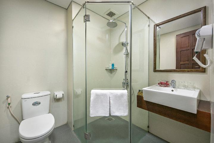 Bathroom 4, Lamore Hotel, Da Nang