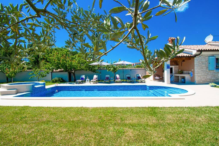 Others 4, Charming Villa with Pool and Jacuzzi, Pula