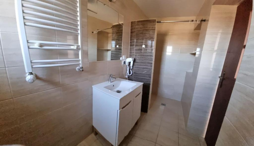 Bathroom 3, Pokoje Goscinne Wylotowa 32, Kołobrzeg