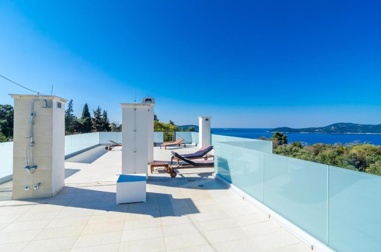 Sport & Beauty, Apartment Lula - Superior Two-Bedroom Apartment with Balcony and Sea View, Pojezerje