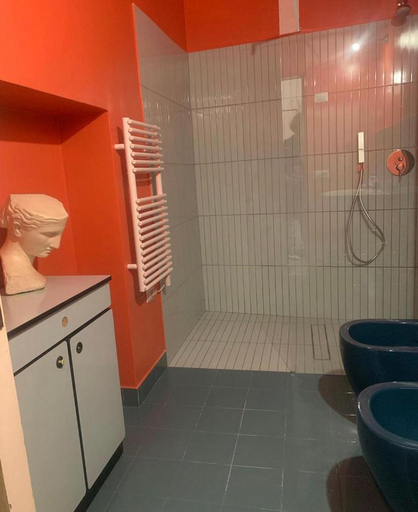 Bathroom 2, Palatonella, Salerno