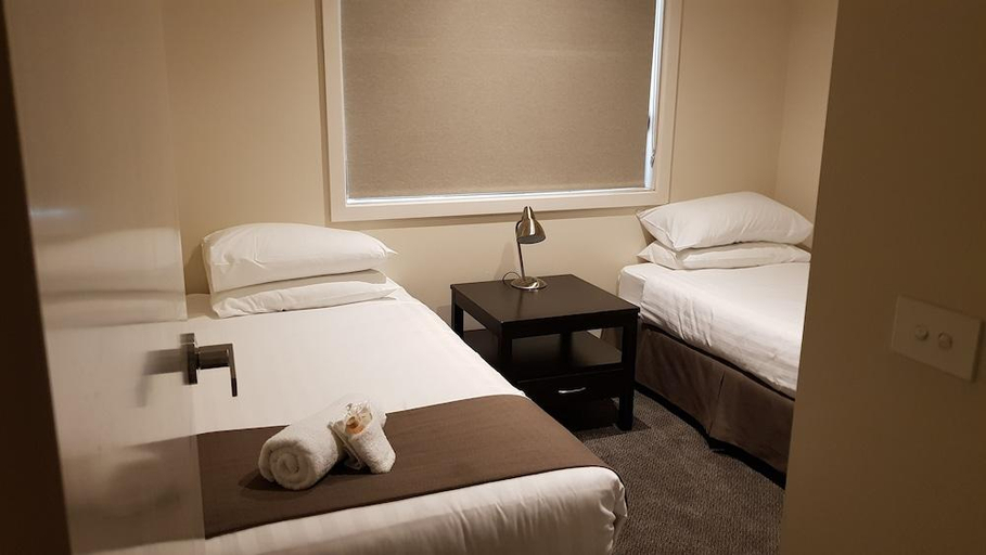 Bedroom 3, Lakeview Villa's, Albury
