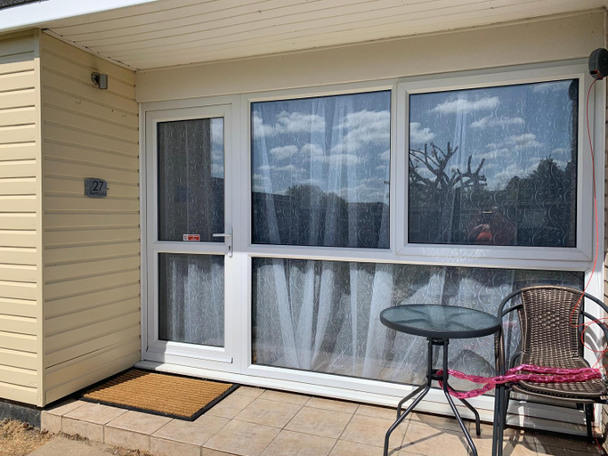 2, Modern 2 Bed Chalet - 27 Bermuda Holiday Park, Norfolk