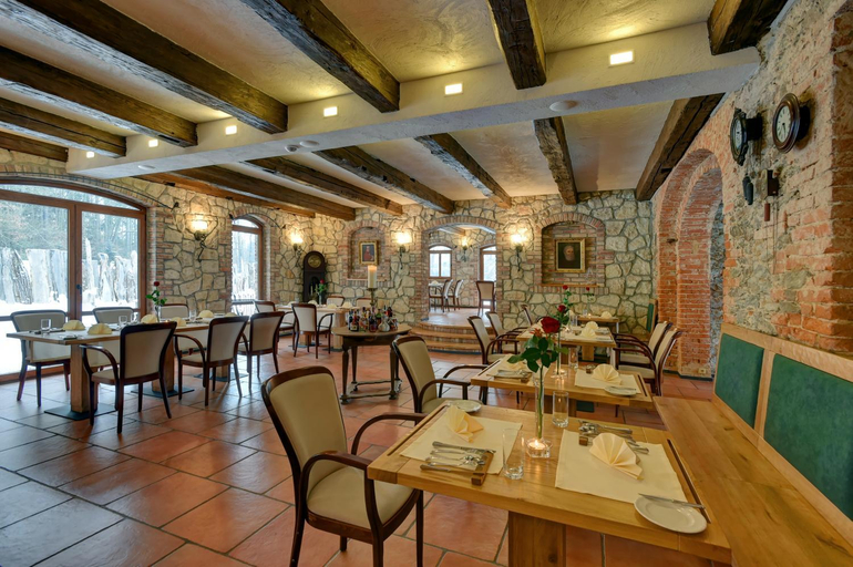 Food & Drinks 4, Zamecka Fortovna Obora - Forester House, Plzeň - sever
