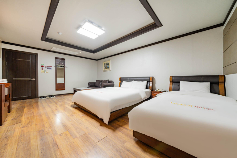 Bedroom 2, Samcheok Hotel Moon, Samcheok