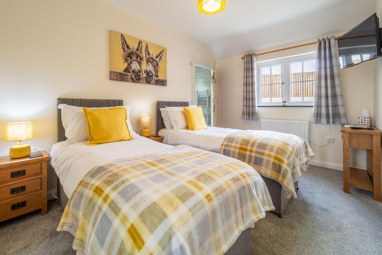 Bedroom 2, Sunnyside Barn, Cornwall