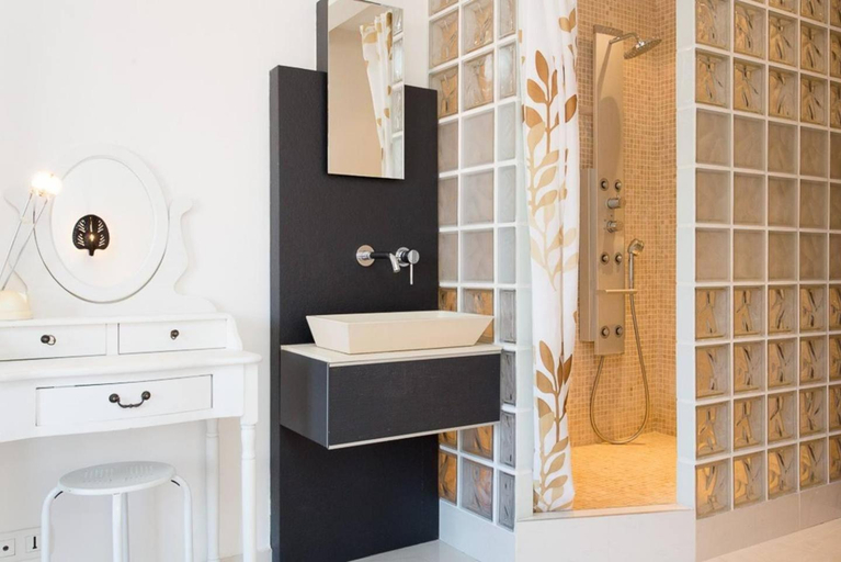 Bathroom 2, SEA VIEW 3 beds next to Palais, Alpes-Maritimes