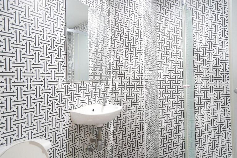Bathroom 3, So-K Homey: 2nd Floor (Pink No.1)/ 3 min from MRT, Samphantawong