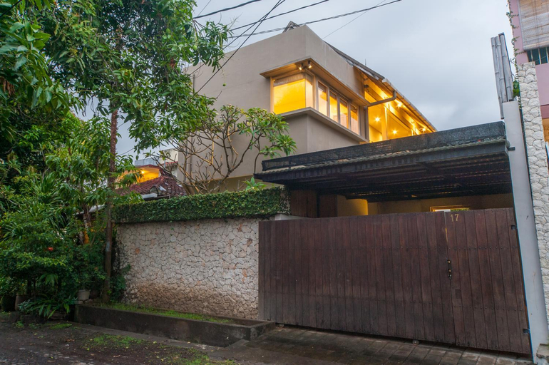 Exterior & Views