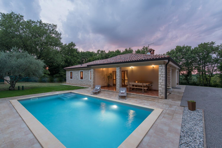 Others 4, Villa Mirabella, Umag