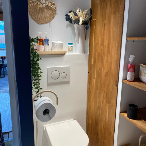 Bathroom 4, Malira, Gironde