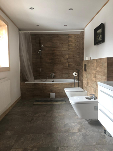 Bathroom 2, Pod Jesionami, Nowy Targ