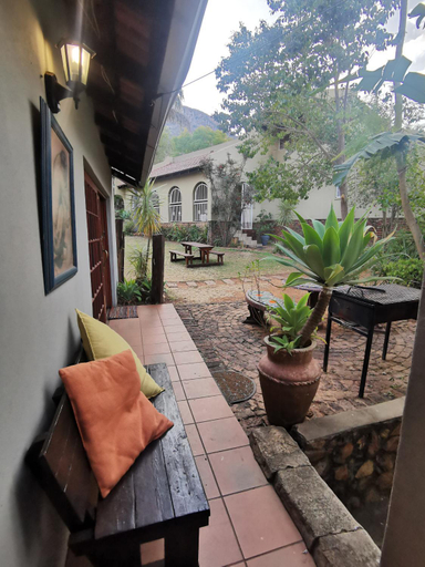 Others 5, Harties Double Bed studio - Kitchenette Hartbeespoort dam, Bojanala