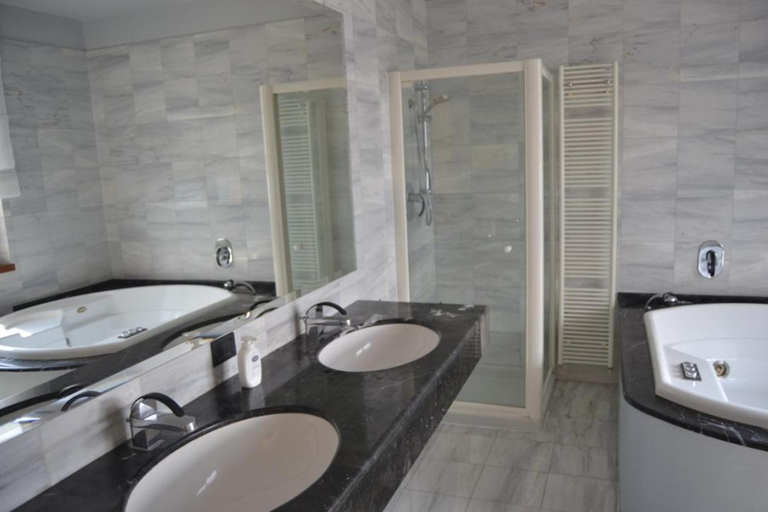 Bathroom 3, Villa Anna, Verona