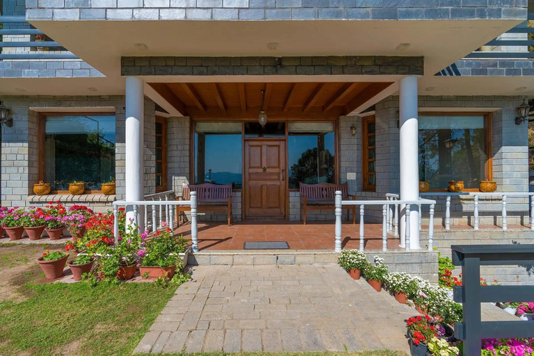 Exterior & Views