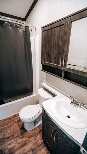 Bathroom 2, Bellmere Winds Resort, Peterborough