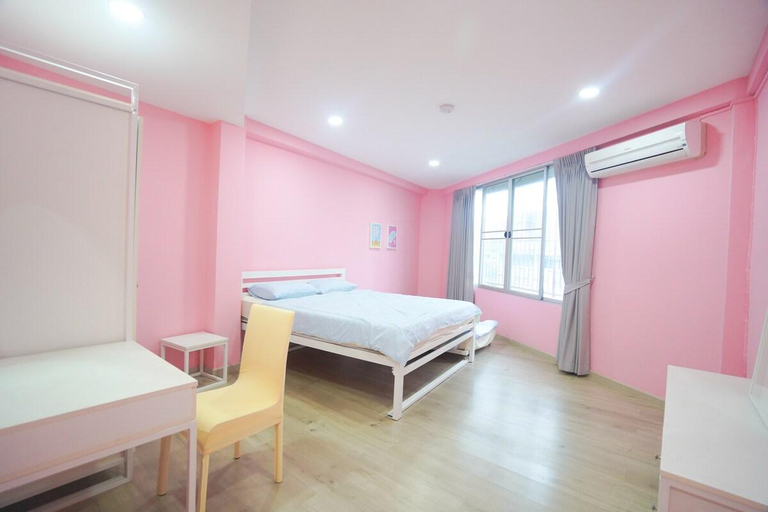 Bedroom 2, So-K Homey: 2nd Floor (Pink No.1)/ 3 min from MRT, Samphantawong
