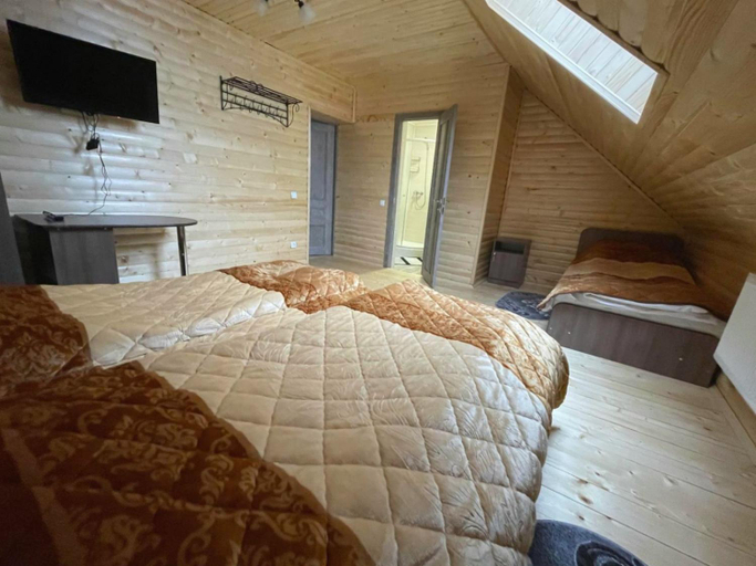 Bedroom 4, Apart-hotel ORLAN, Iaremchans'ka
