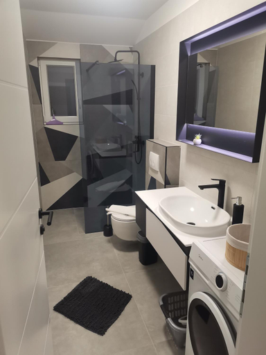 Bathroom 2, Stina, Biograd na Moru
